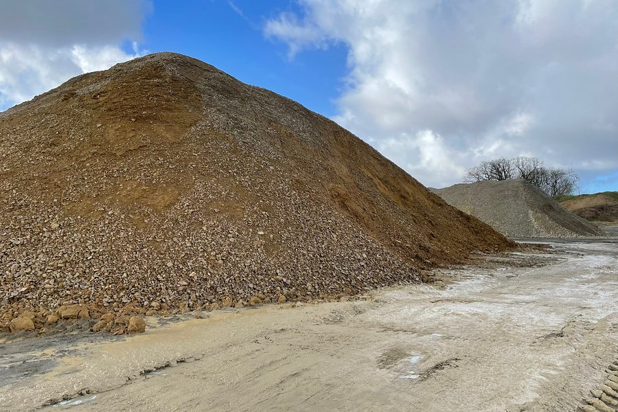 Bevorratung von Schieferton auf Halde