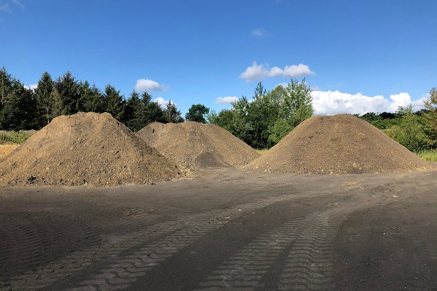 Getrennte Rohstoffführung mit verschiedenen Materialhalden